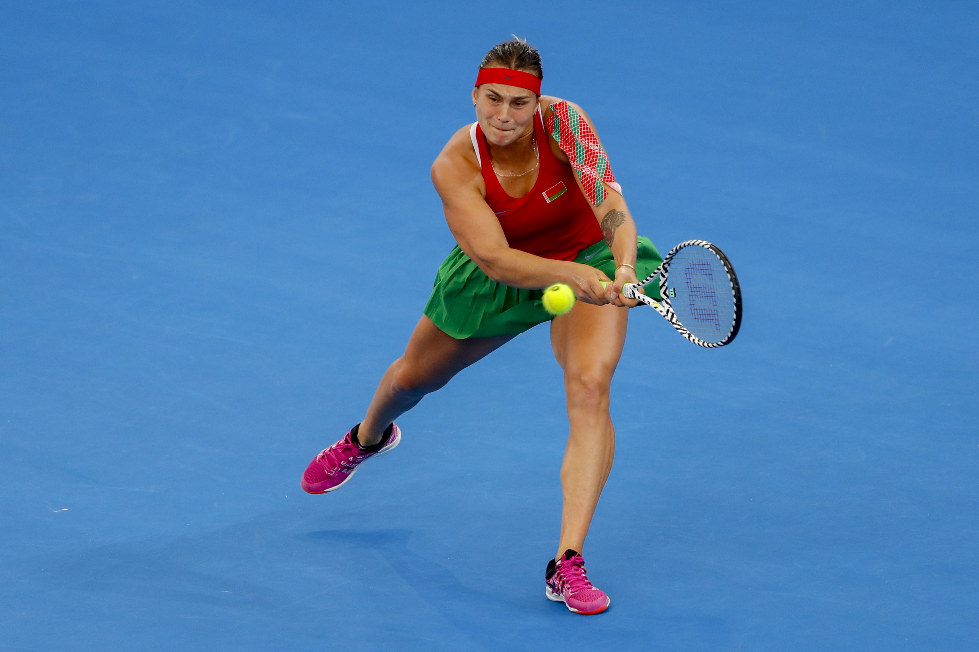 德国队引发争议！，阿扎伦卡官方宣布战术调整新规全场沸腾不已的简单介绍